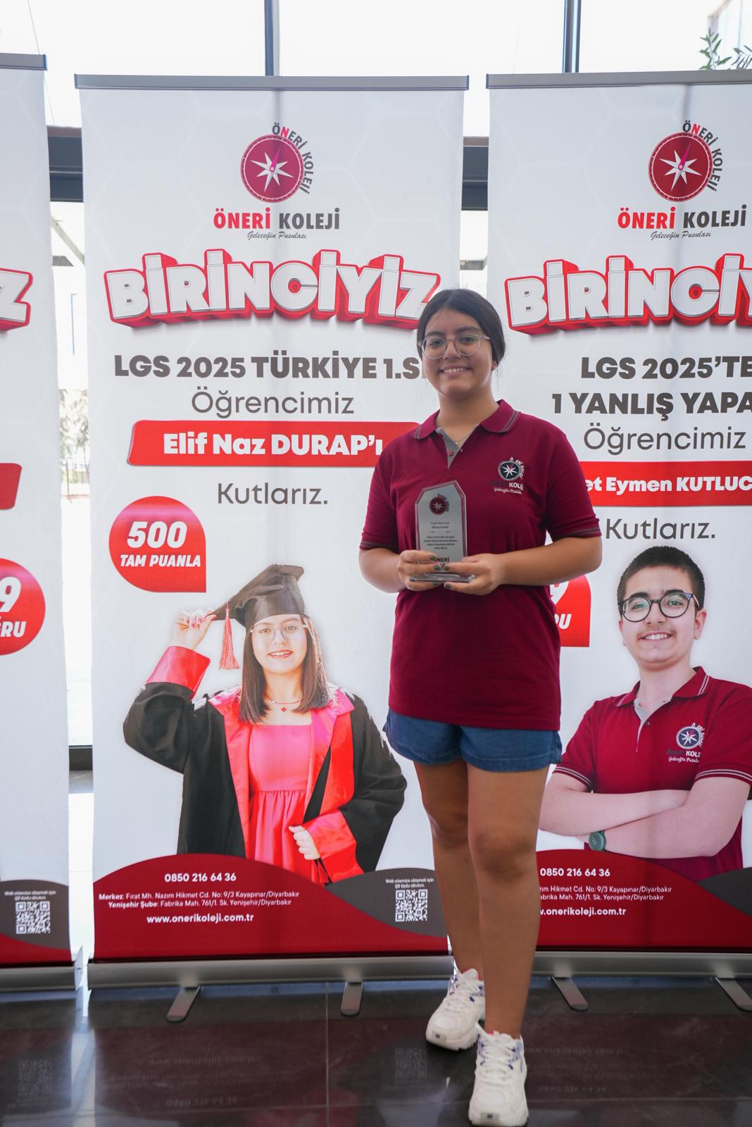2025 LGS Türklye 1’incisi Elf Naz Durap, Öneri Kolejl’nin gururu oldu
