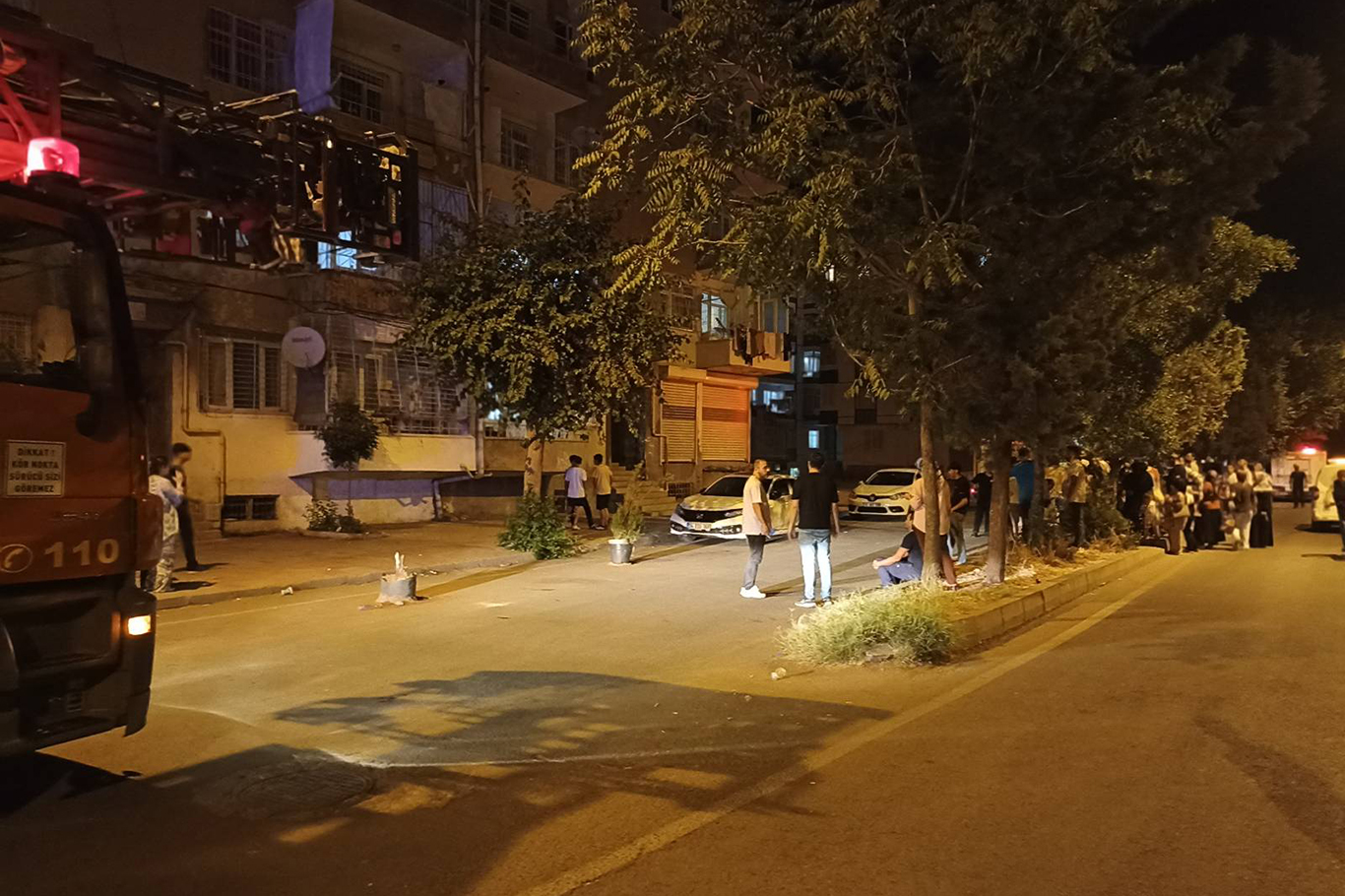 Diyarbakır'da binanın sallandığı iddiası paniğe neden oldu