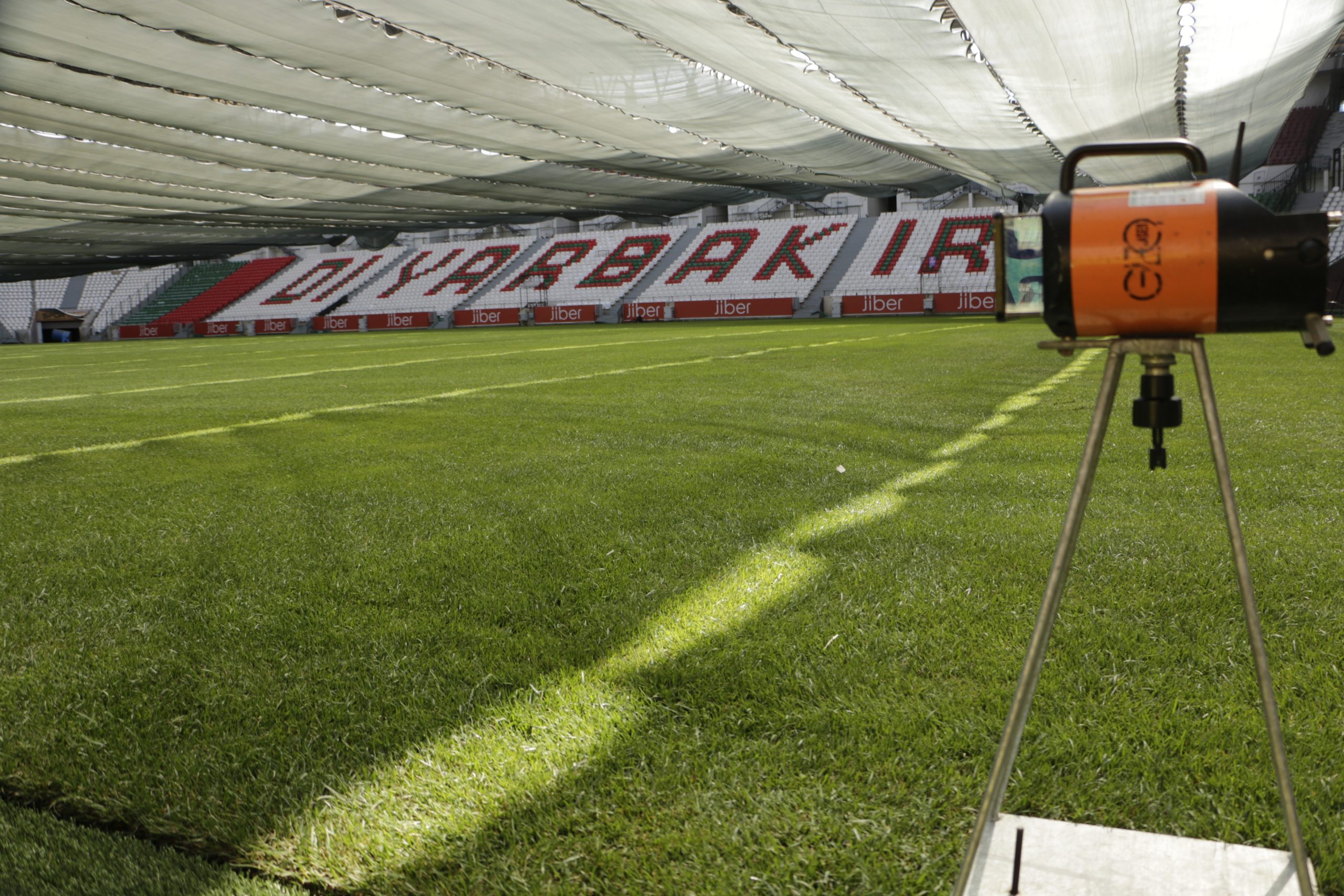 Vali Zorluoğlu: Diyarbakır Stadyumu Türkiye’nin en iyi sahalarından birisi olacak