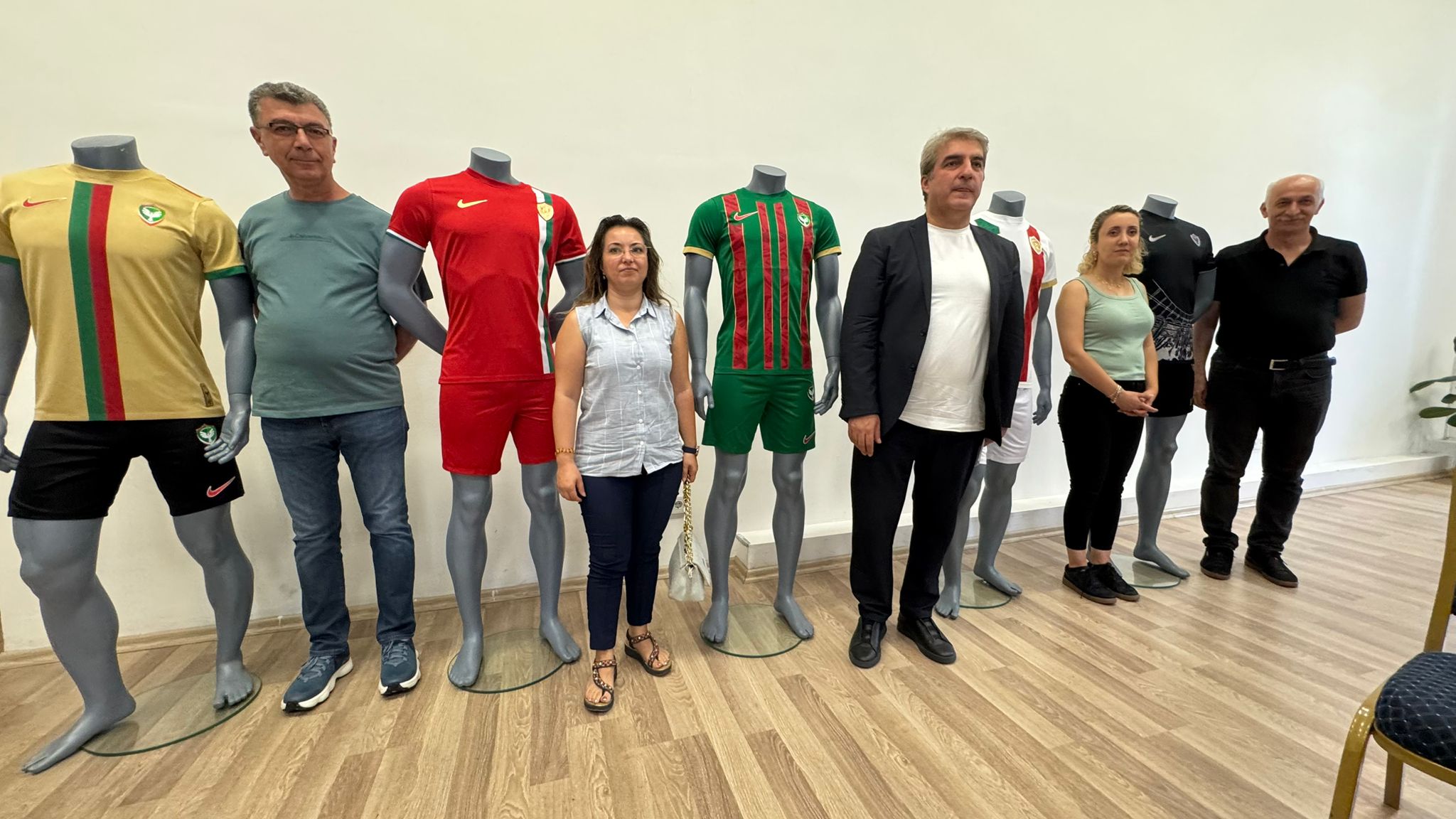 Amedspor’da iki oyuncuyu gönderildi, yeni formalar tanıtıldı!