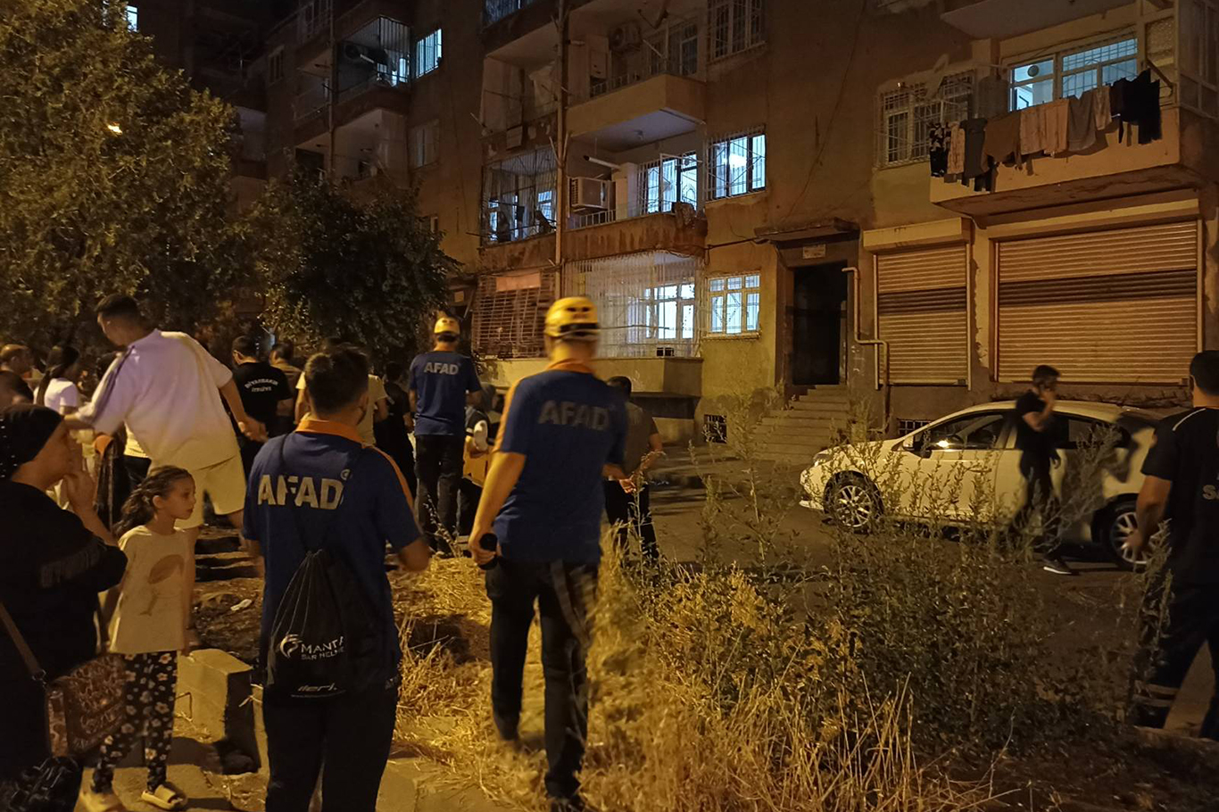 Diyarbakır'da binanın sallandığı iddiası paniğe neden oldu