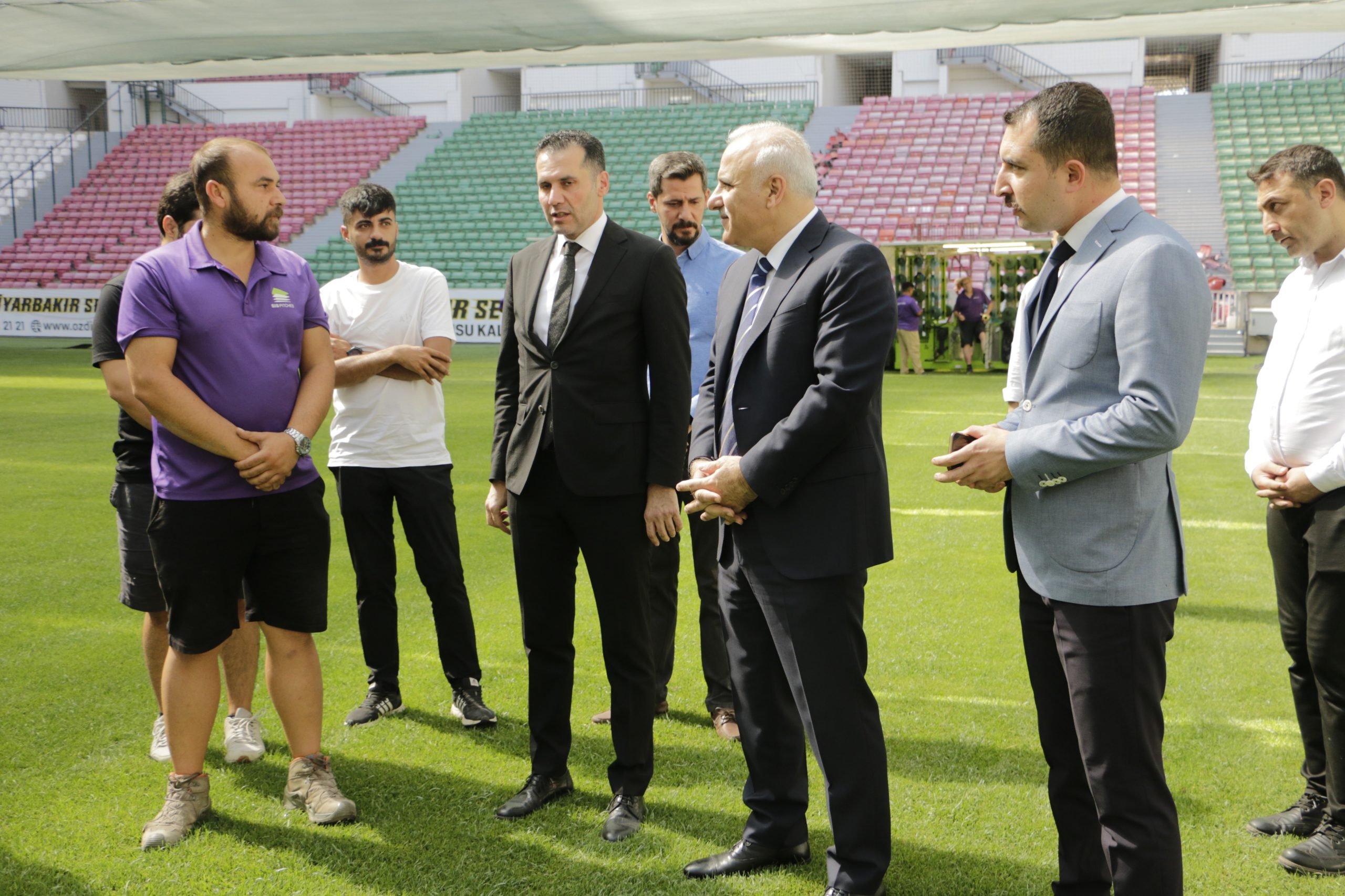 Vali Zorluoğlu: Diyarbakır Stadyumu Türkiye'nin en iyi sahalarından birisi olacak