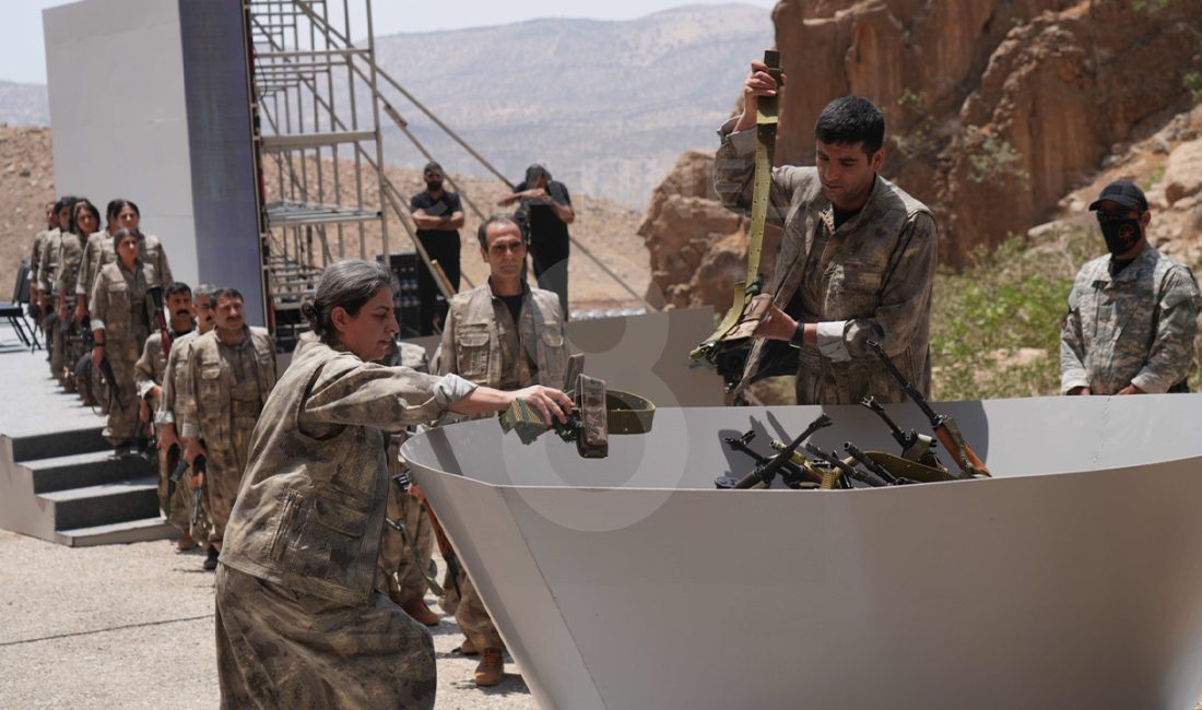 PKK mensuplarının sembolik olarak