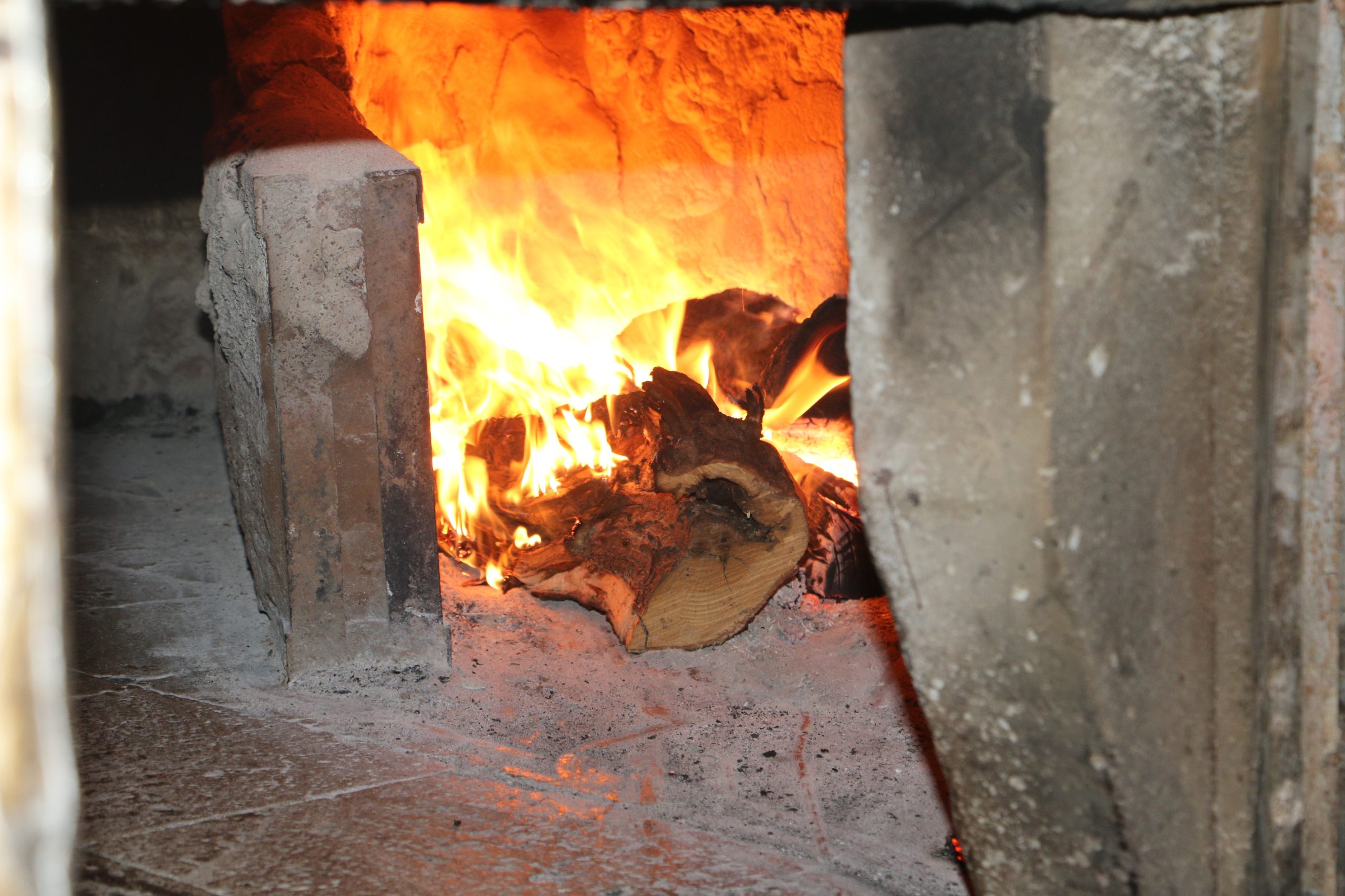 Diyarbakır’da kavurucu sıcaklarda fırıncılar, 250 derece sıcakta çalışıyor