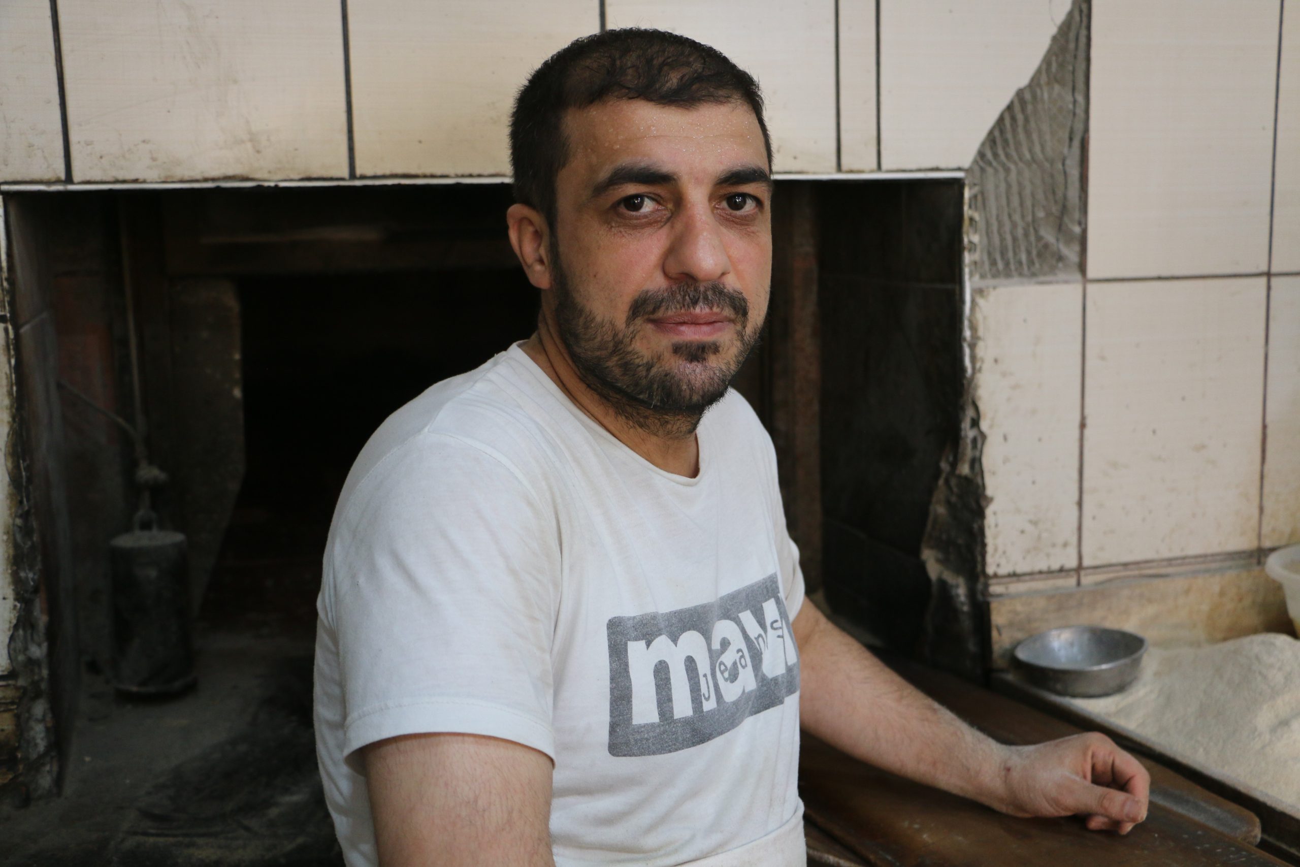 Diyarbakır’da kavurucu sıcaklarda fırıncılar, 250 derece sıcakta çalışıyor