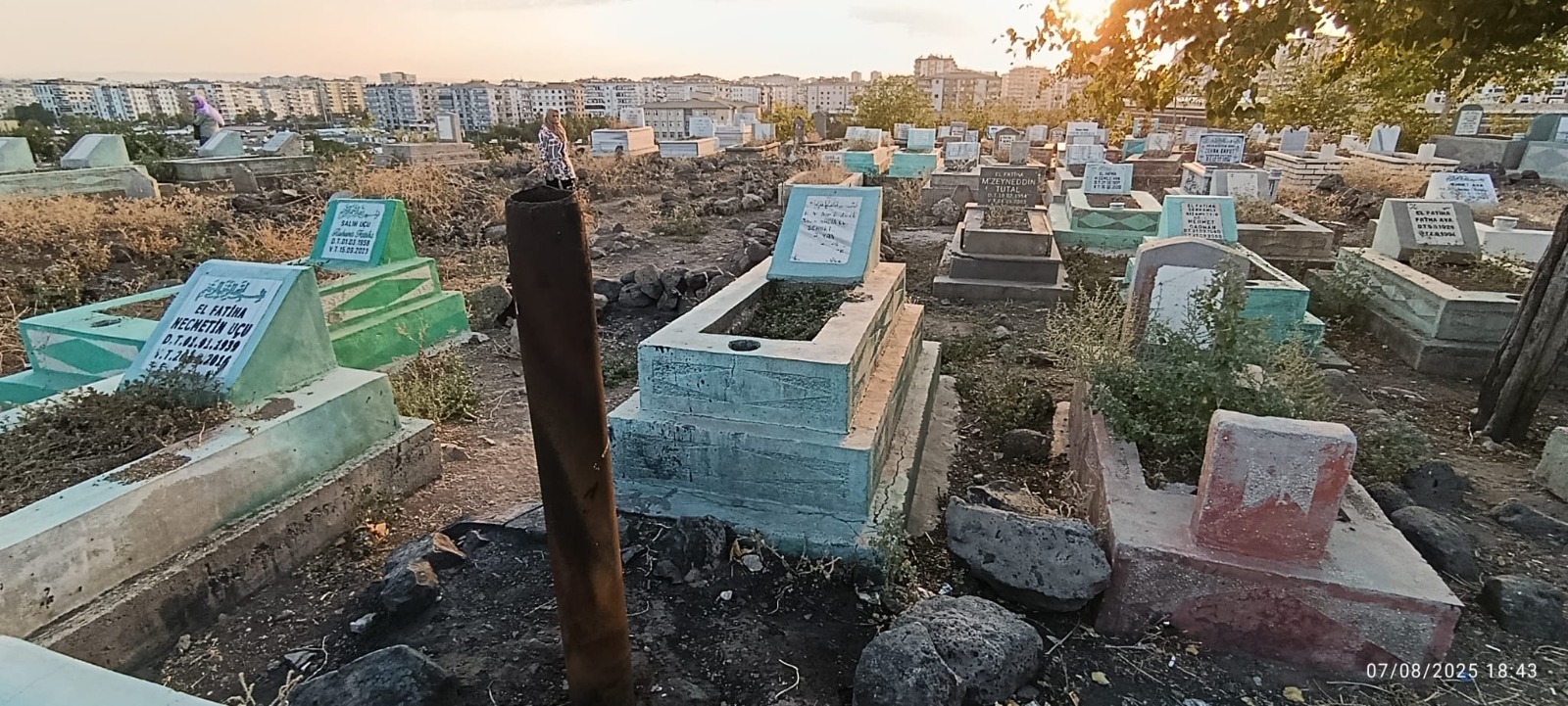 Peyas Mezarlığı'ndaki tahribata vatandaşlar isyan etti; Bu nasıl vicdansızlık?