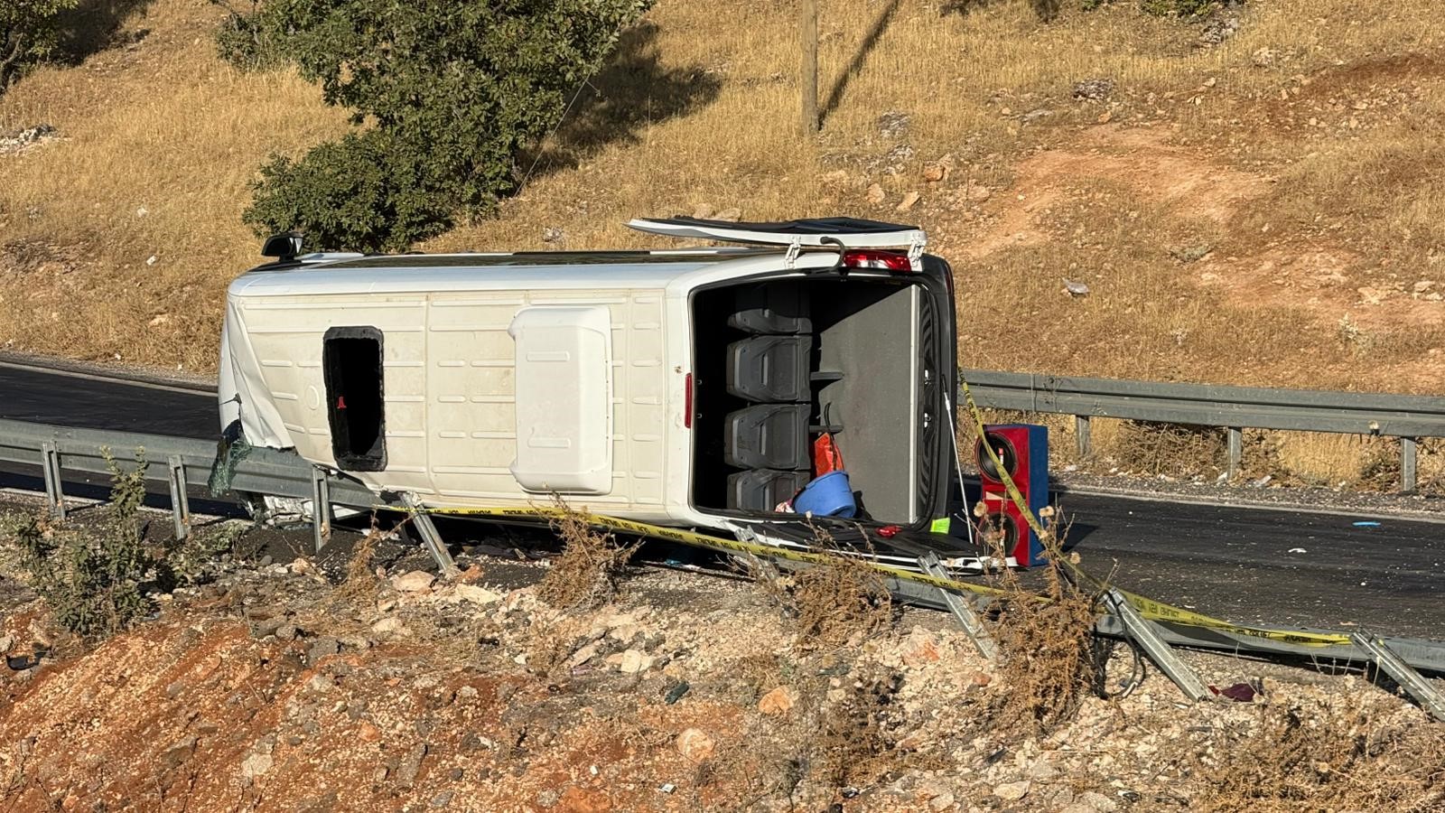 Diyarbakır’da minibüs devrildi: 1 ölü, 15 yaralı
