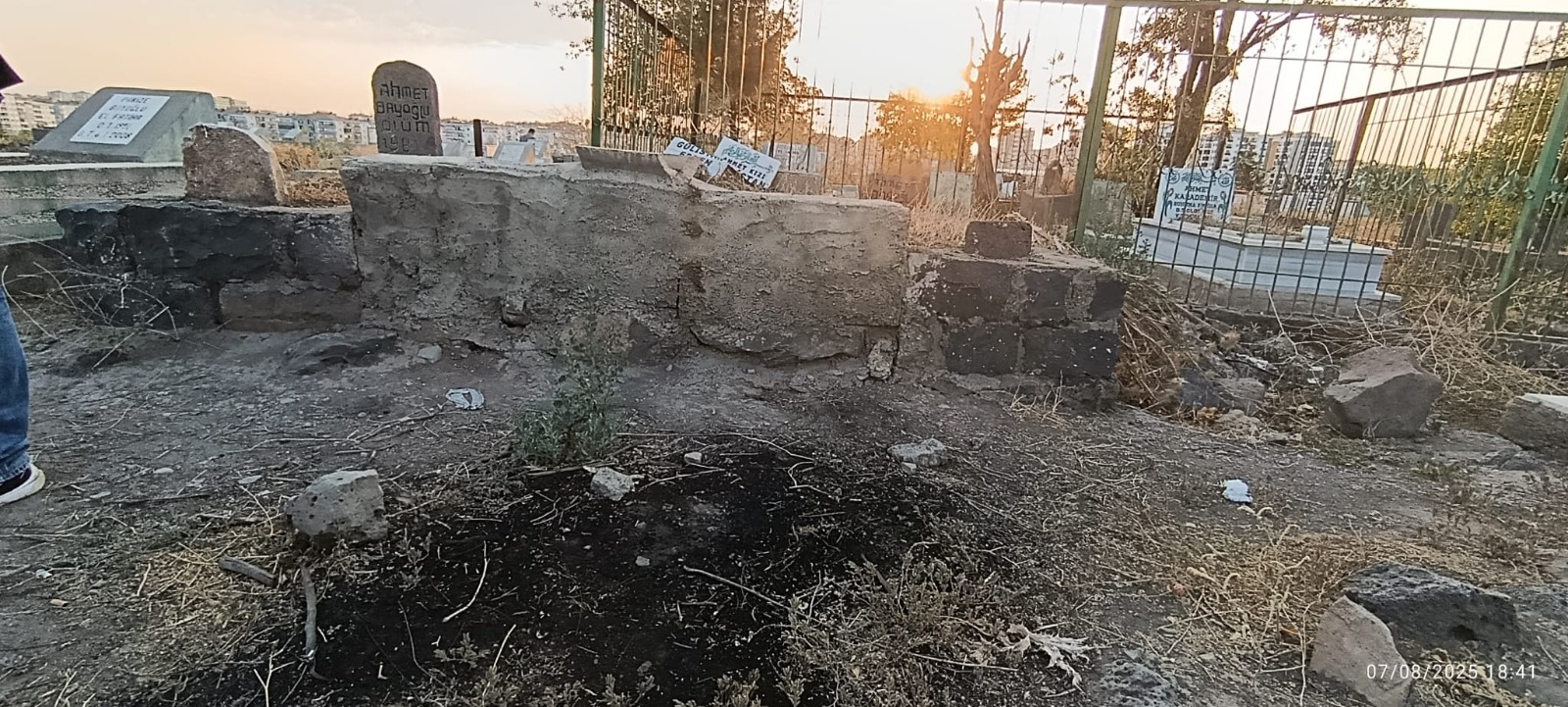 Peyas Mezarlığı'ndaki tahribata vatandaşlar isyan etti; Bu nasıl vicdansızlık?