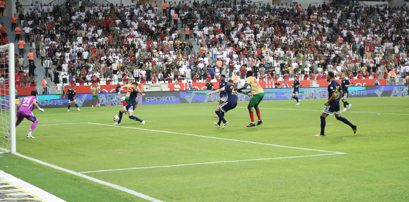 Amedspor evinde 1 puana razı oldu: Hakeme büyük tepki!