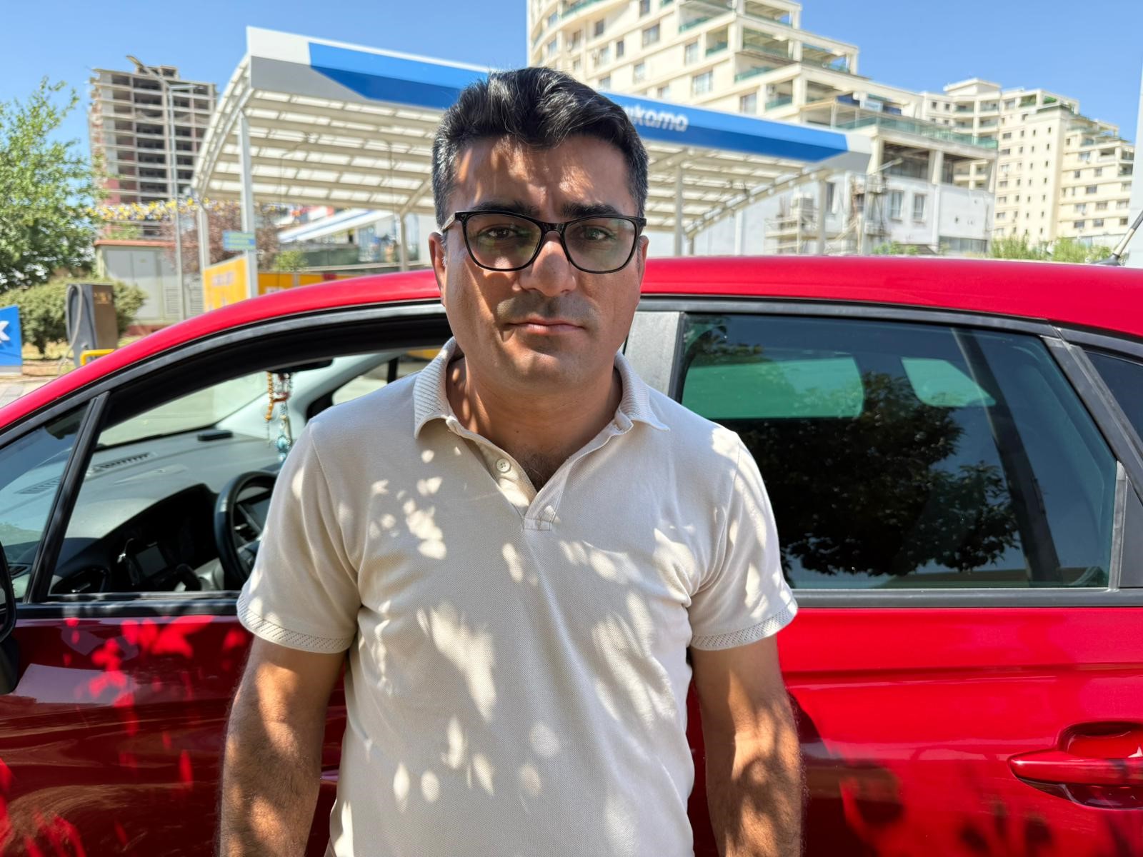 Engelli çocuğunu hastaneye götürmek için sıfır otomobil aldı 5 yıldır arabayı kullanamıyor