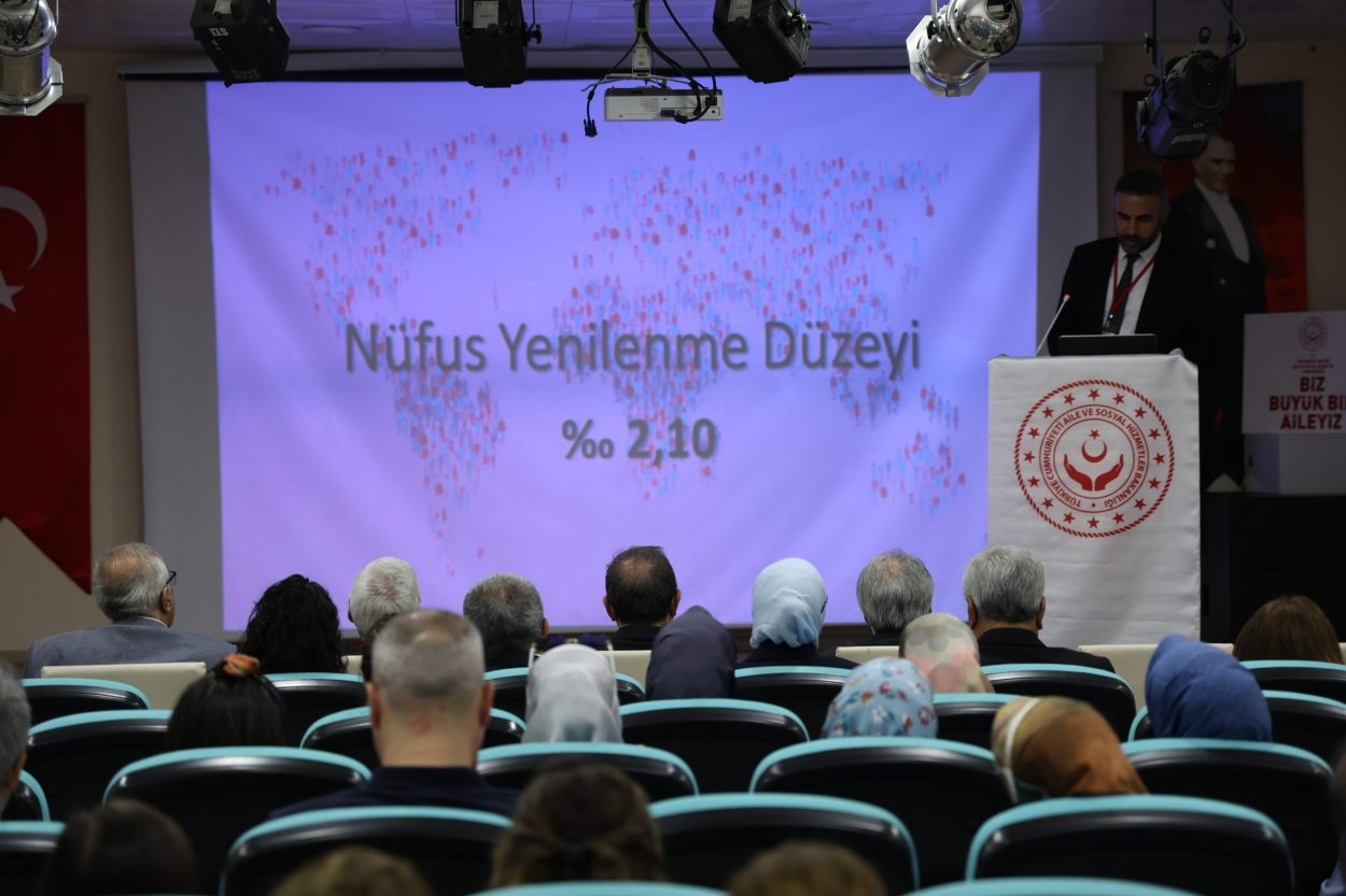 Diyarbakır’da “Yaşlılık Çalıştayı” düzenlendi