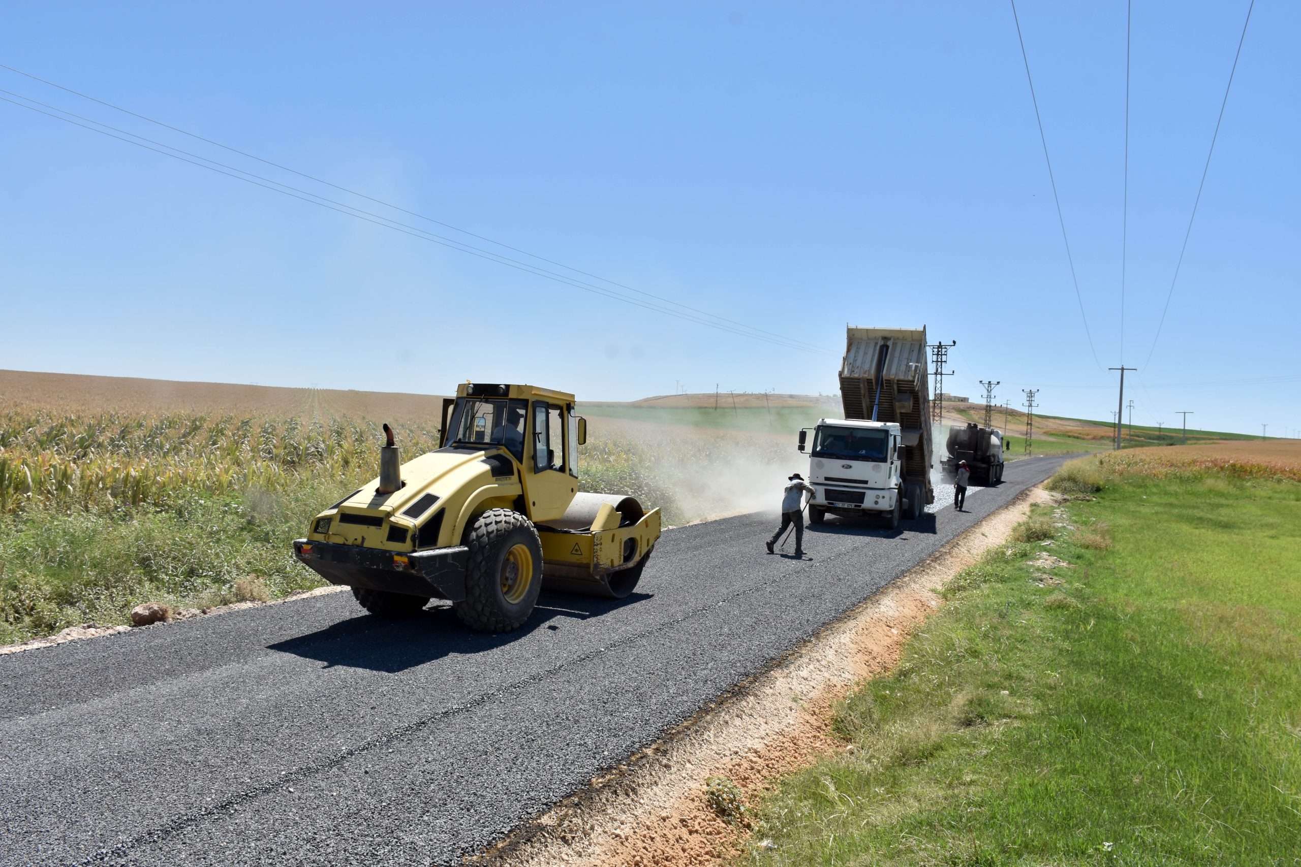 Çınar ve Bismil’i birbirine bağlayan yol asfaltlanıyor