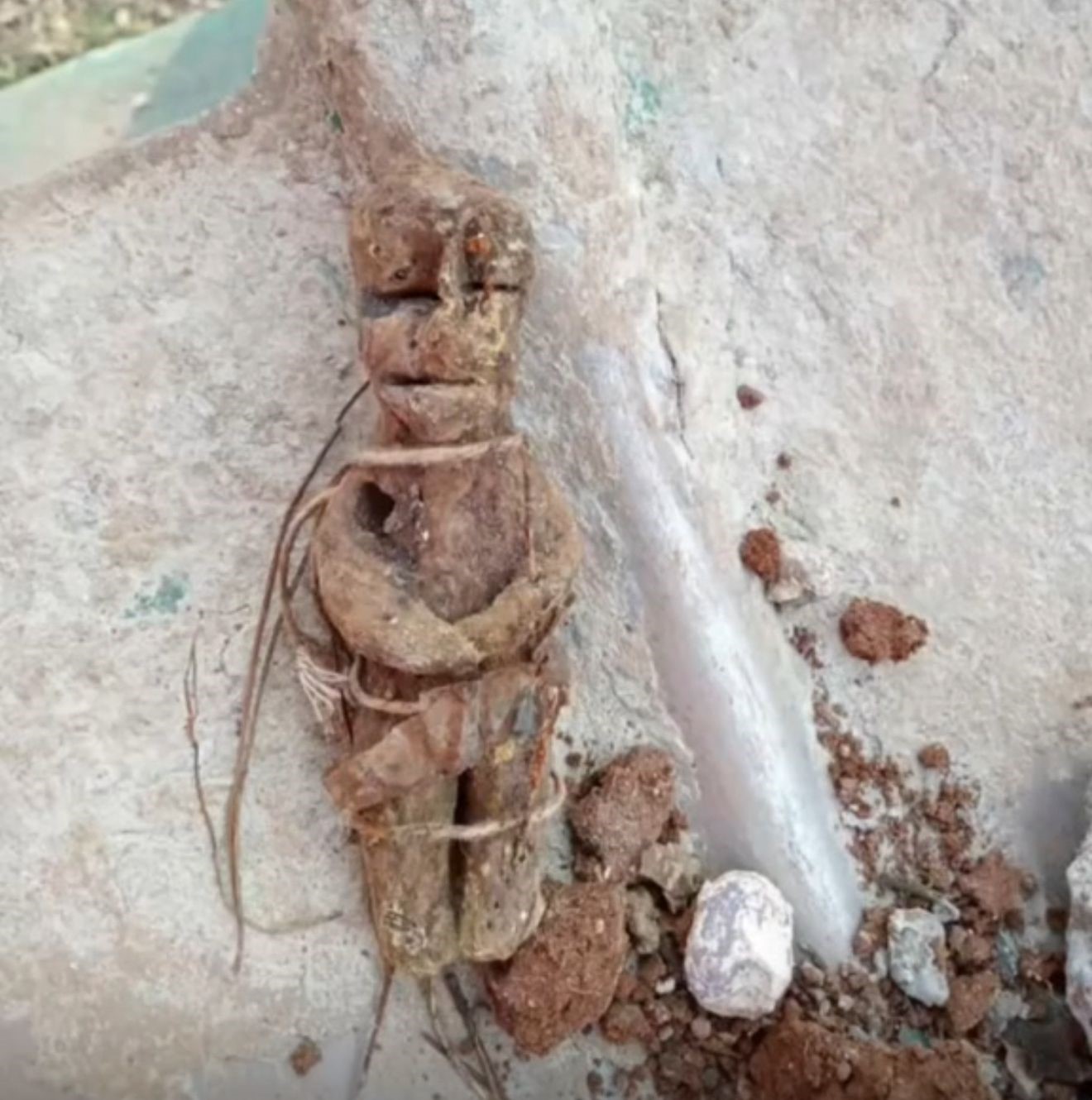 Diyarbakır’da mezarlıkları büyülerle doldurdular