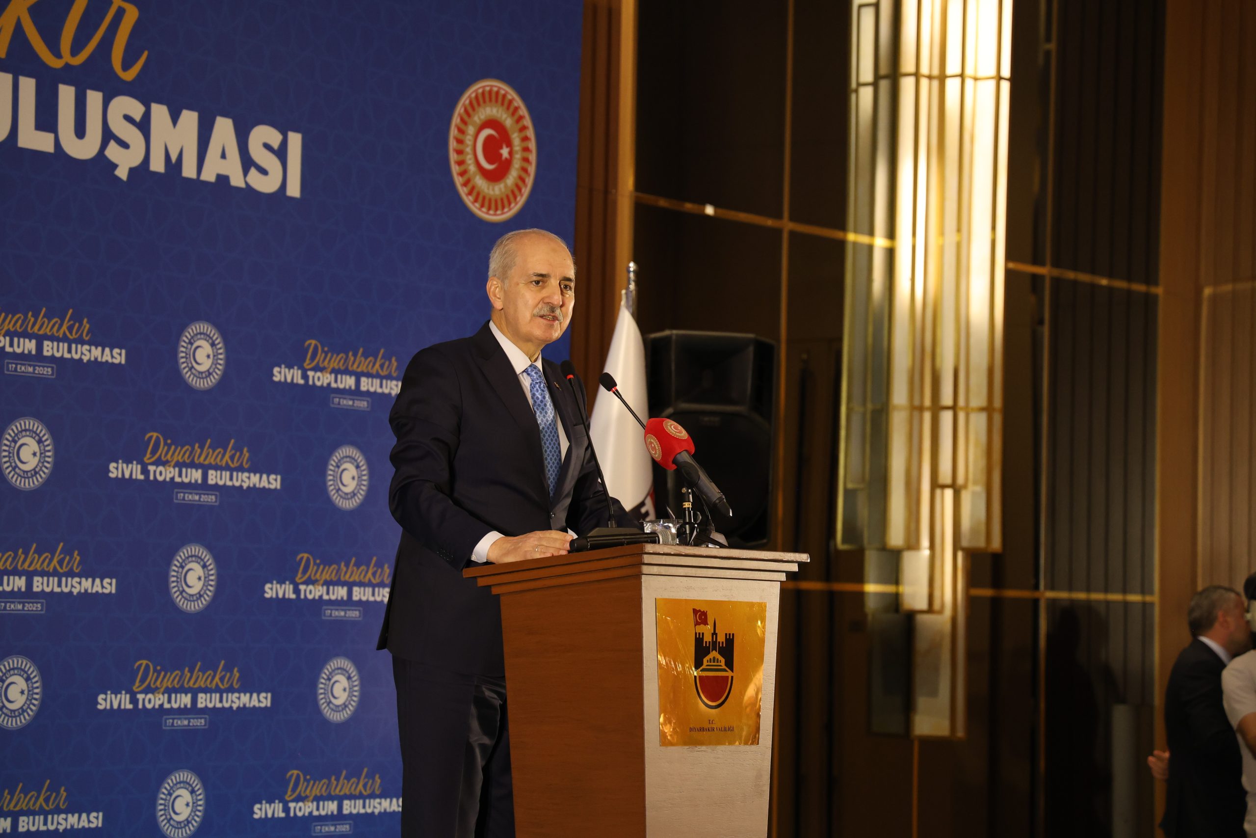 “Belki de insanlık tarihinin en önemli kırılma noktalarından birisinden geçiyoruz”