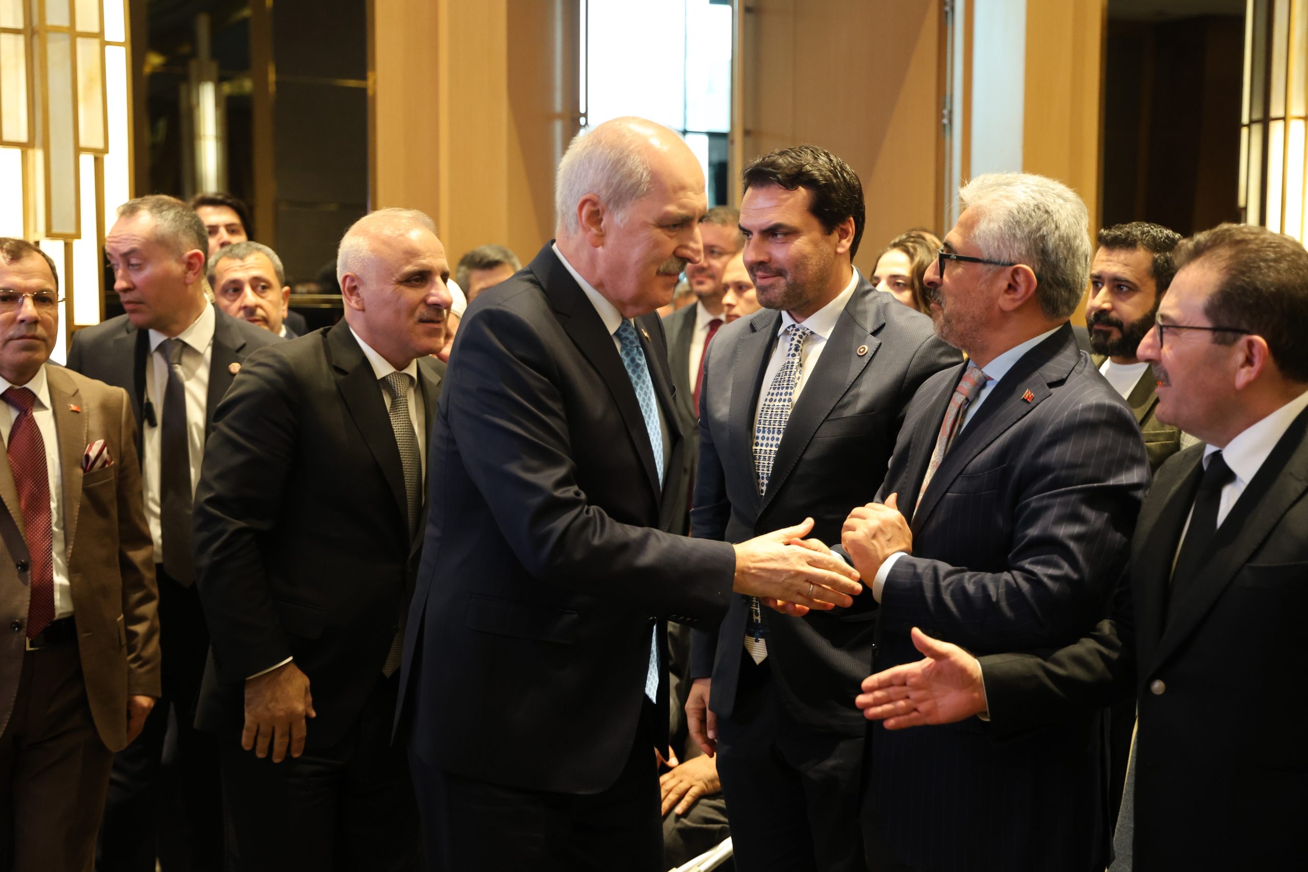 "Belki de insanlık tarihinin en önemli kırılma noktalarından birisinden geçiyoruz"